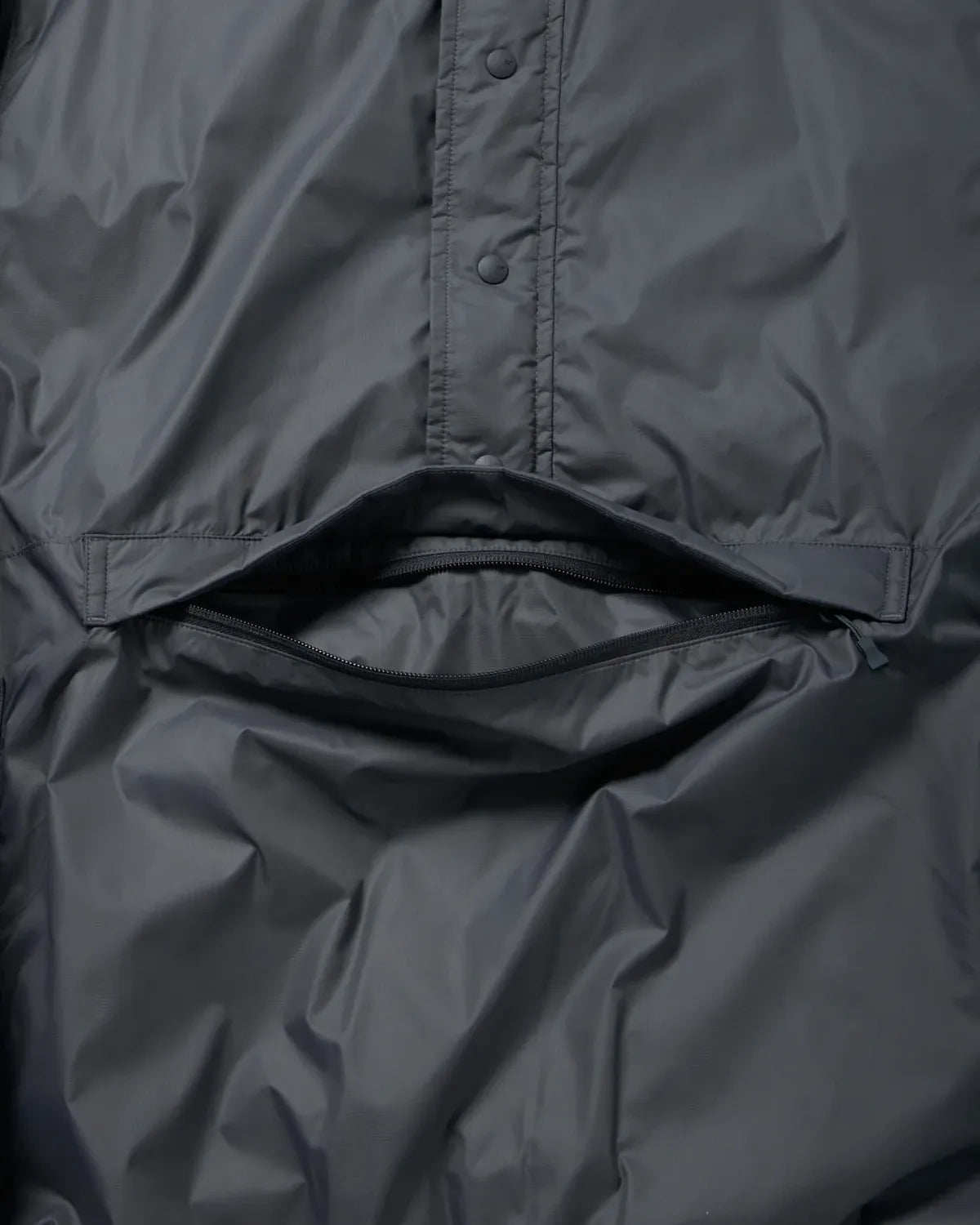 DAIWA PIER39 / TECH REVERSIBLE PULLOVER PUFF JACKET (BW-62025W)