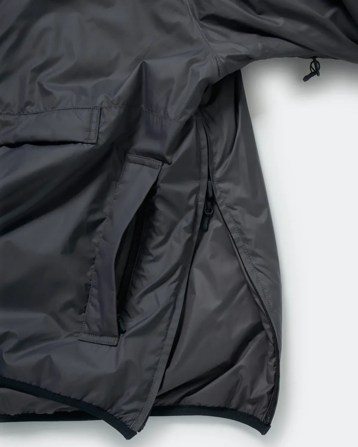 DAIWA PIER39 / TECH REVERSIBLE PULLOVER PUFF JACKET (BW-62025W)