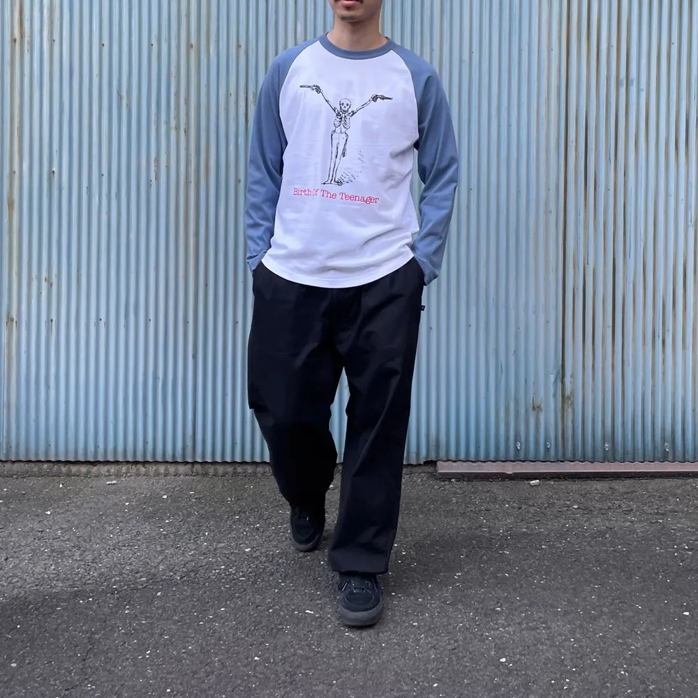 BoTT の Hands Up Raglan LS Tee