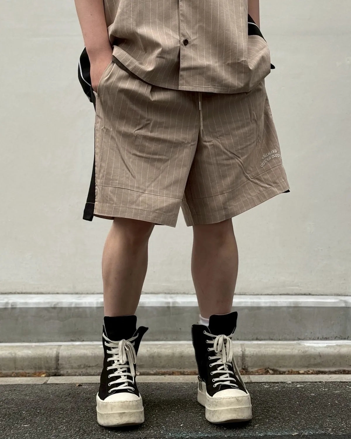 ALWAYS OUT OF STOCK / SIDE STRIPE LINEN TUCKED SHORTS (HA-026106232)