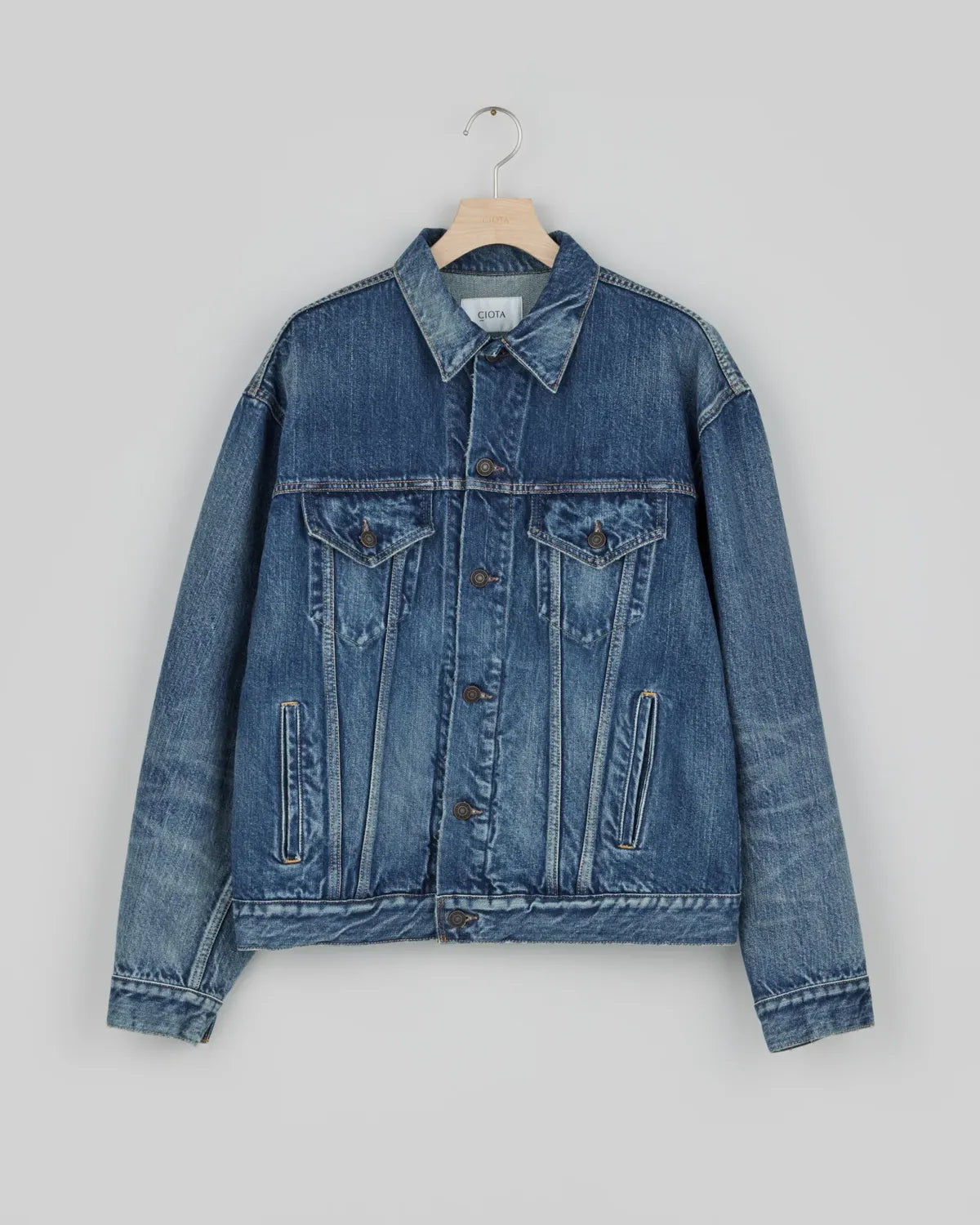 CIOTA の 4ポケットデニムジャケット (JKLM-306-PIMDBL-D)