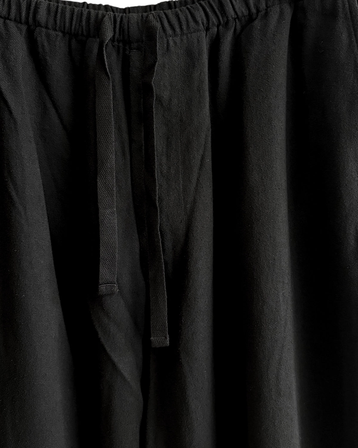 COMOLI / シルクネップ ドローストリングパンツ (D01-03008)