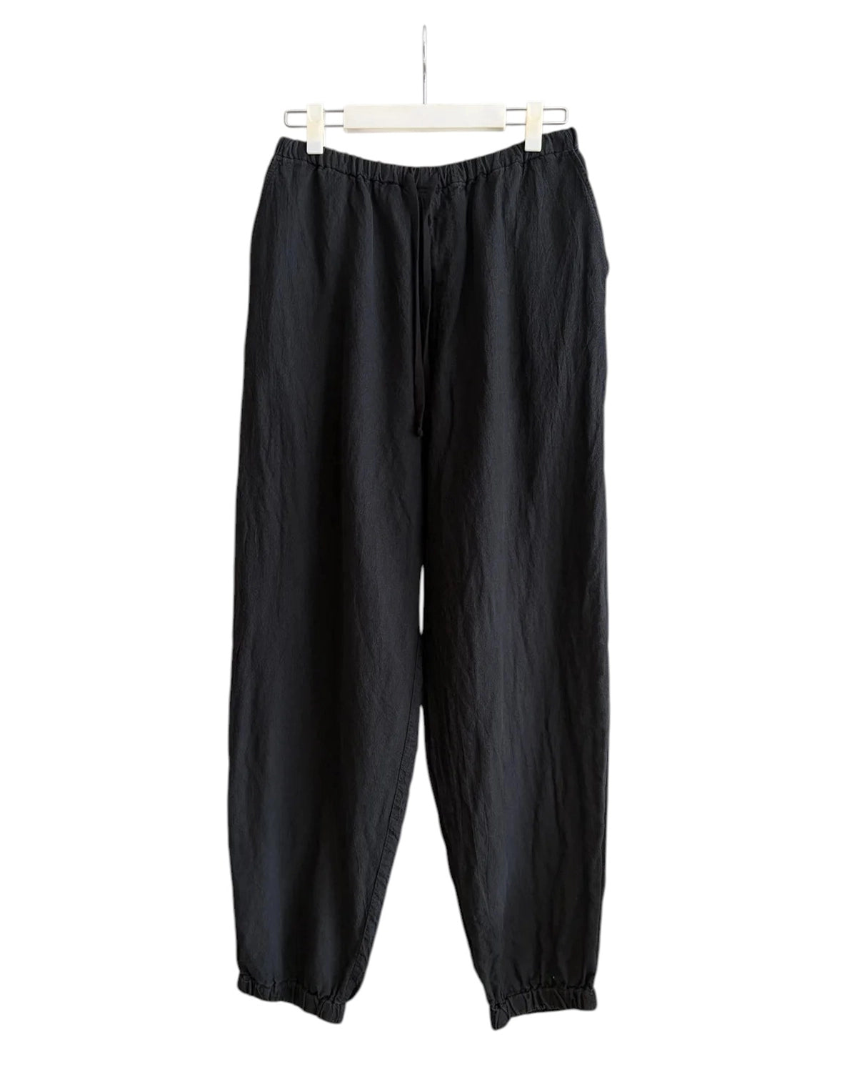 COMOLI の シルクコットン ドローストリングパンツ (D01-03019)