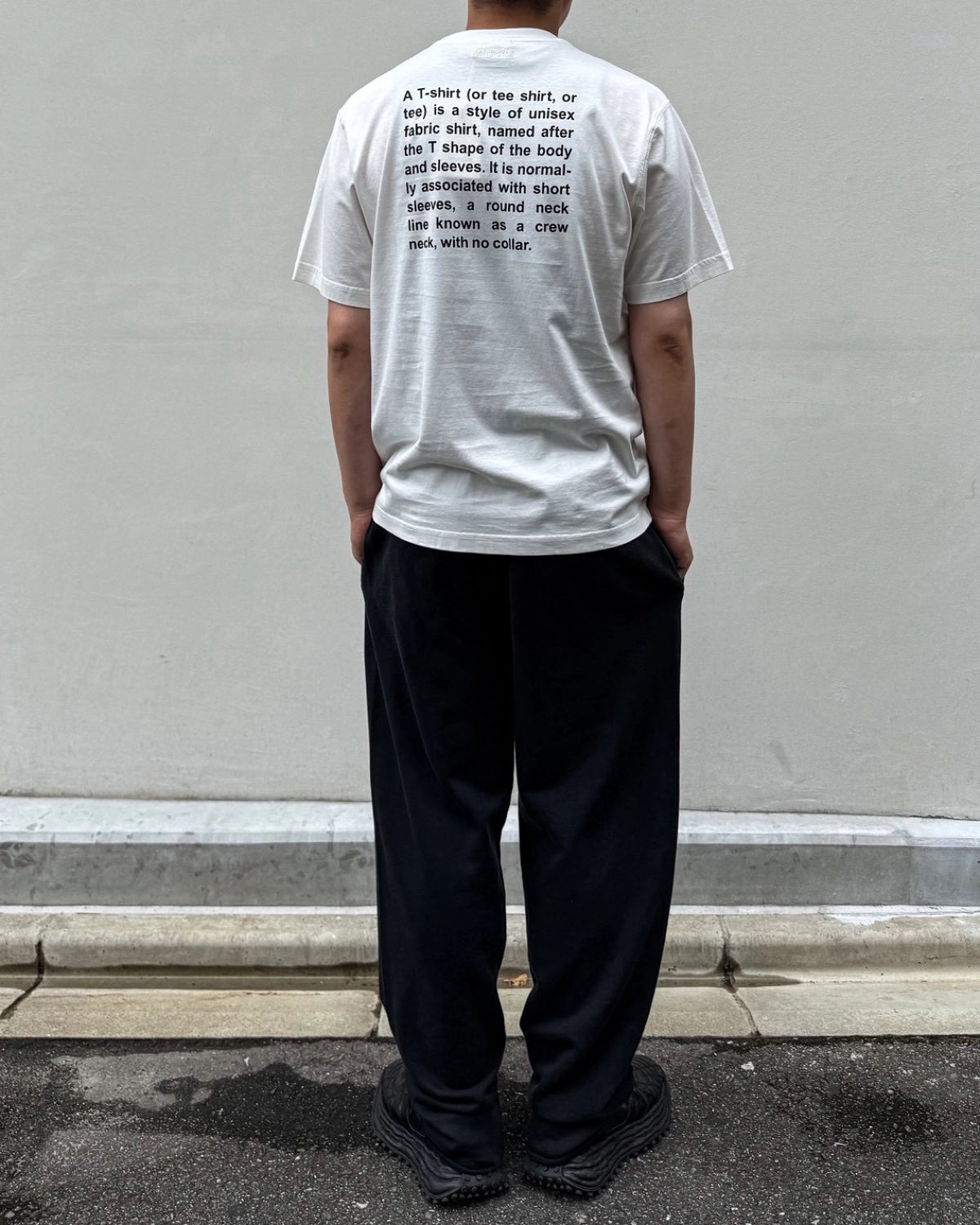 VETEMENTS / DEFINITION REGULAR T-SHIRT (MH27TR220W)