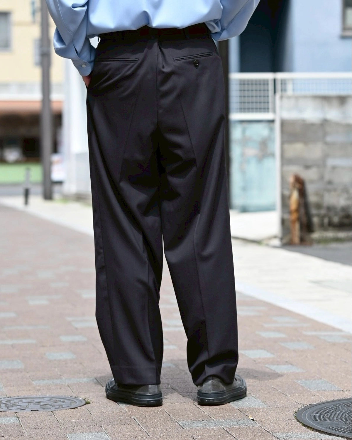 MARKAWARE / CLASSIC FIT DOUBLE PLEATED TROUSERS (A25A11PT01C)