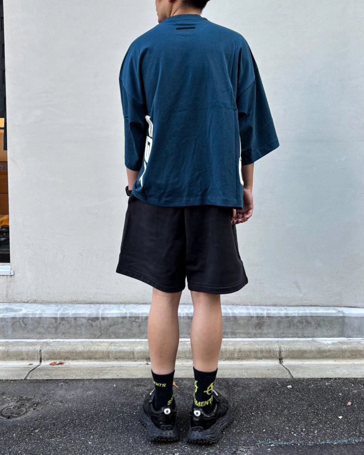 ESSENTIALS / MERCH TEE (RW01765-0297)