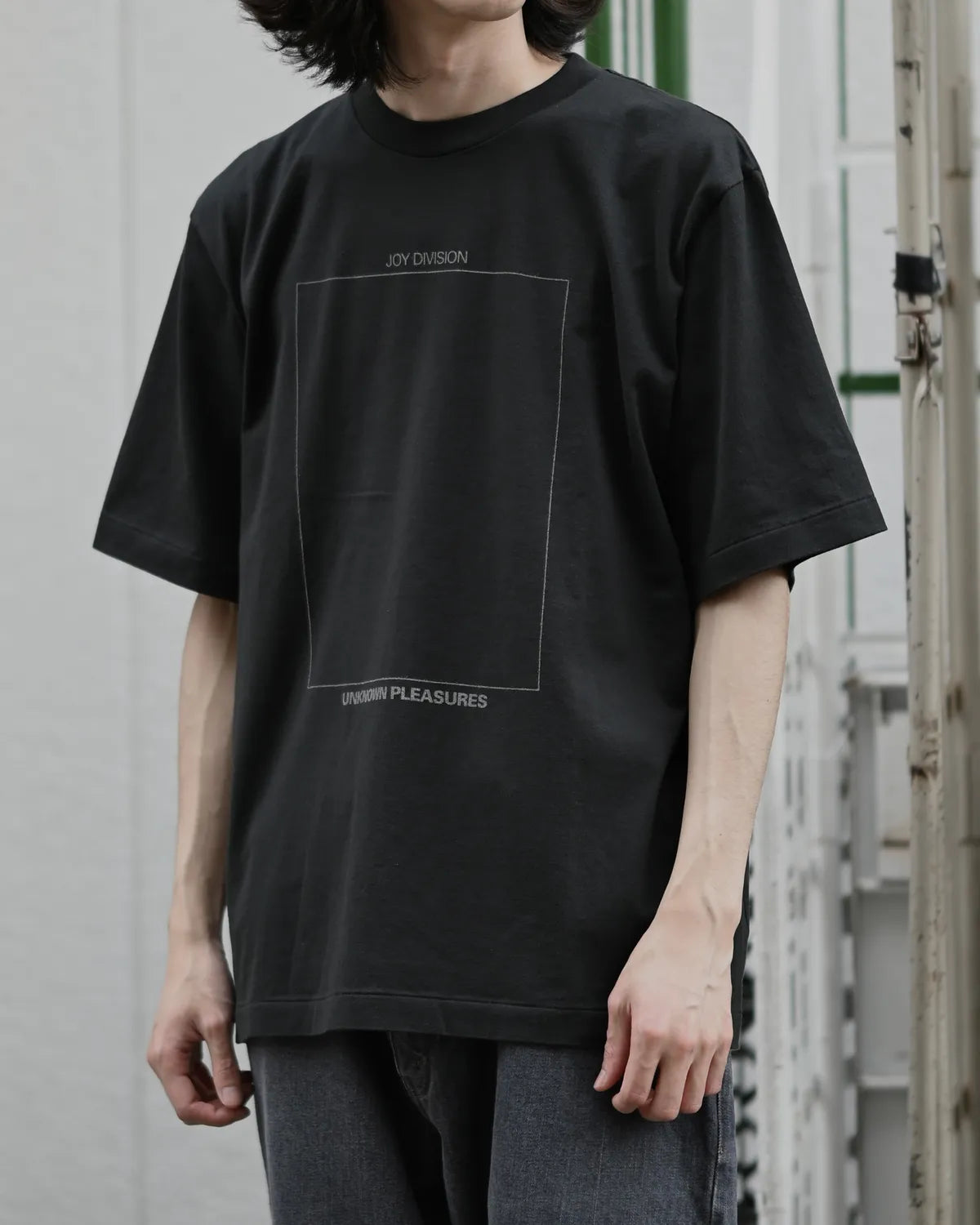 blurhmsROOTSTOCK / JD UNKNOWN PLEASURES Square STANDARD (bROOTS25S33S26JD005)
