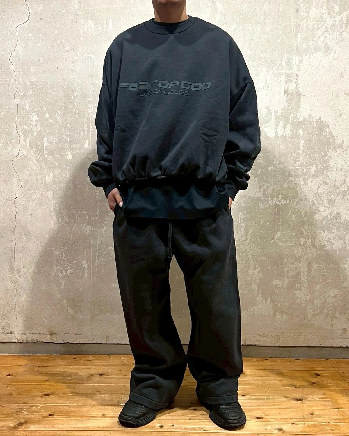 ESSENTIALS / Heavy Fleece Cropped Relaxed Sweatshirt (192HO256891F)