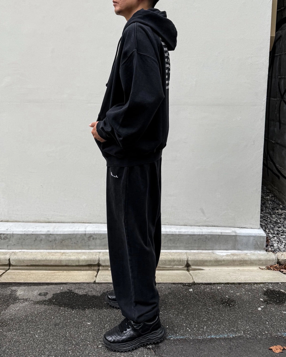 VETEMENTS / EMBROIDERED DEFINITION ZIP-UP HOODIE (MH27ZU222B)
