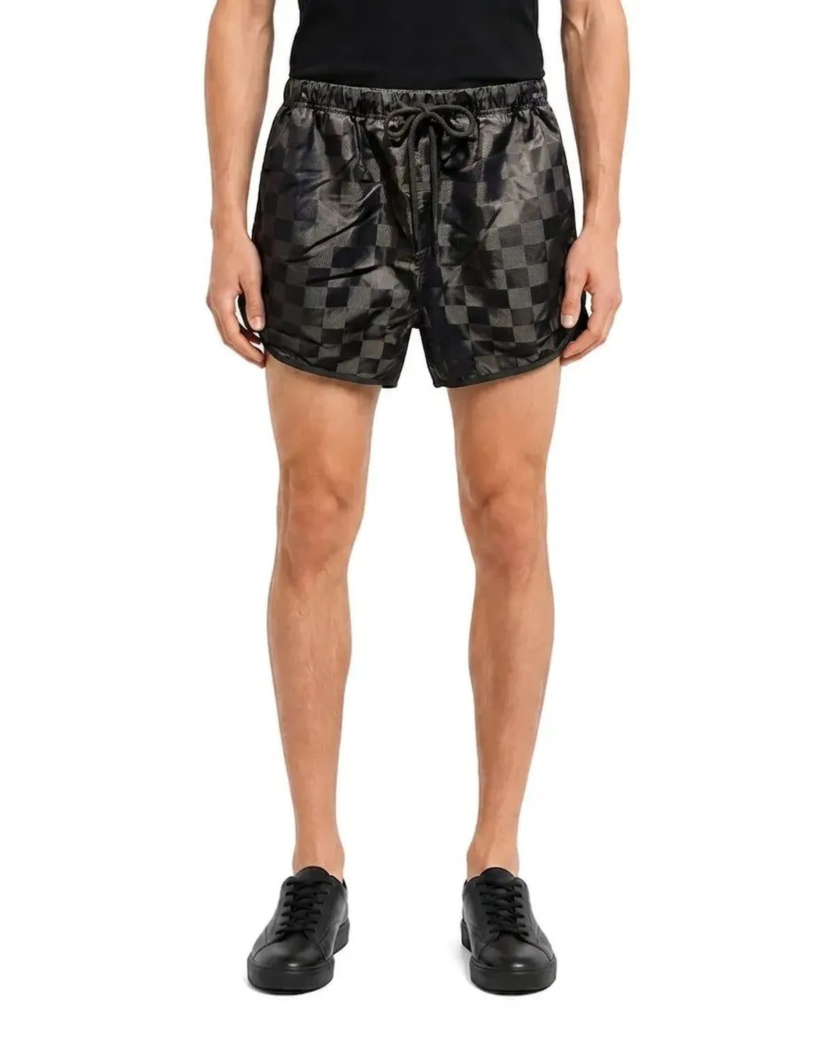 ESSENTIALS の CHECKERED GYM SHORT (RW00301-0031)