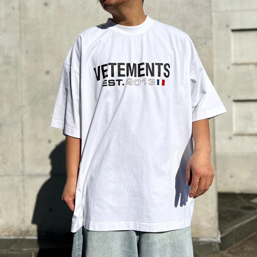 VETEMENTS / FLAG LOGO T-SHIRT