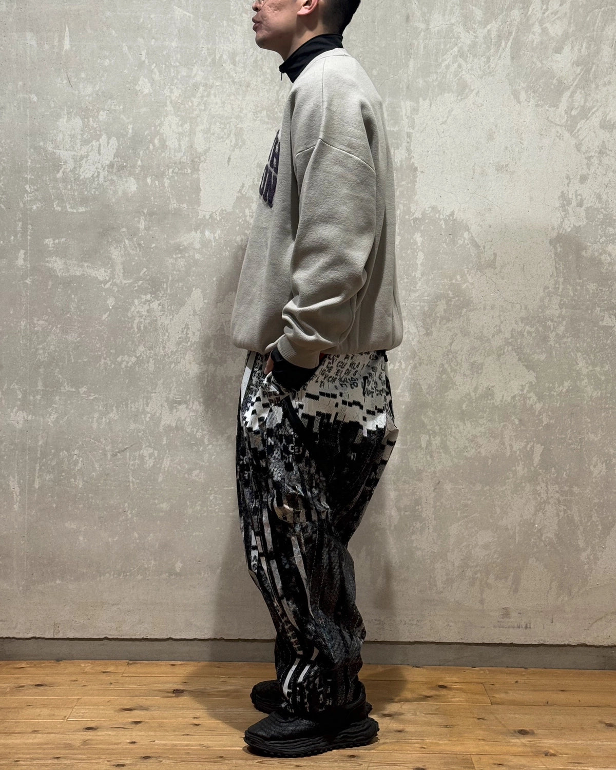 TIGHTBOOTH / COLLEGE SWEATER (FW25-KN02)