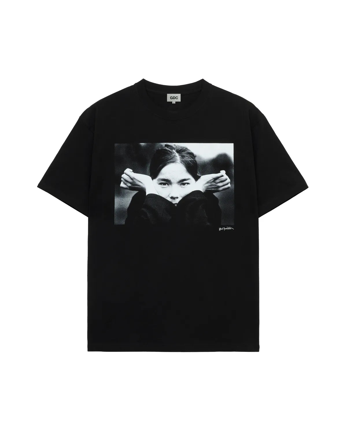 GDC × Bjork by Kevin Cummins の Monochrome Tee (GD0584-0104)