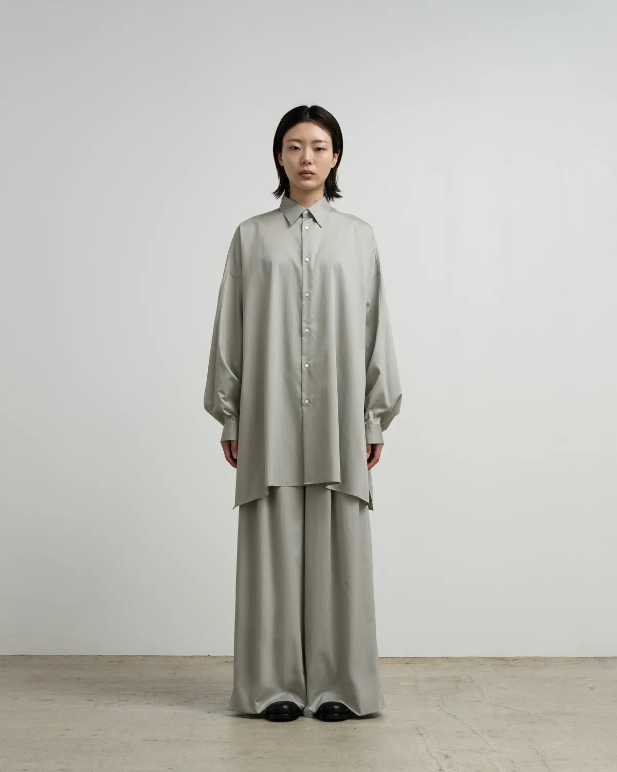 Graphpaper / Silicon Poplin Two Tuck Easy Wide Pants (GL263-40200)