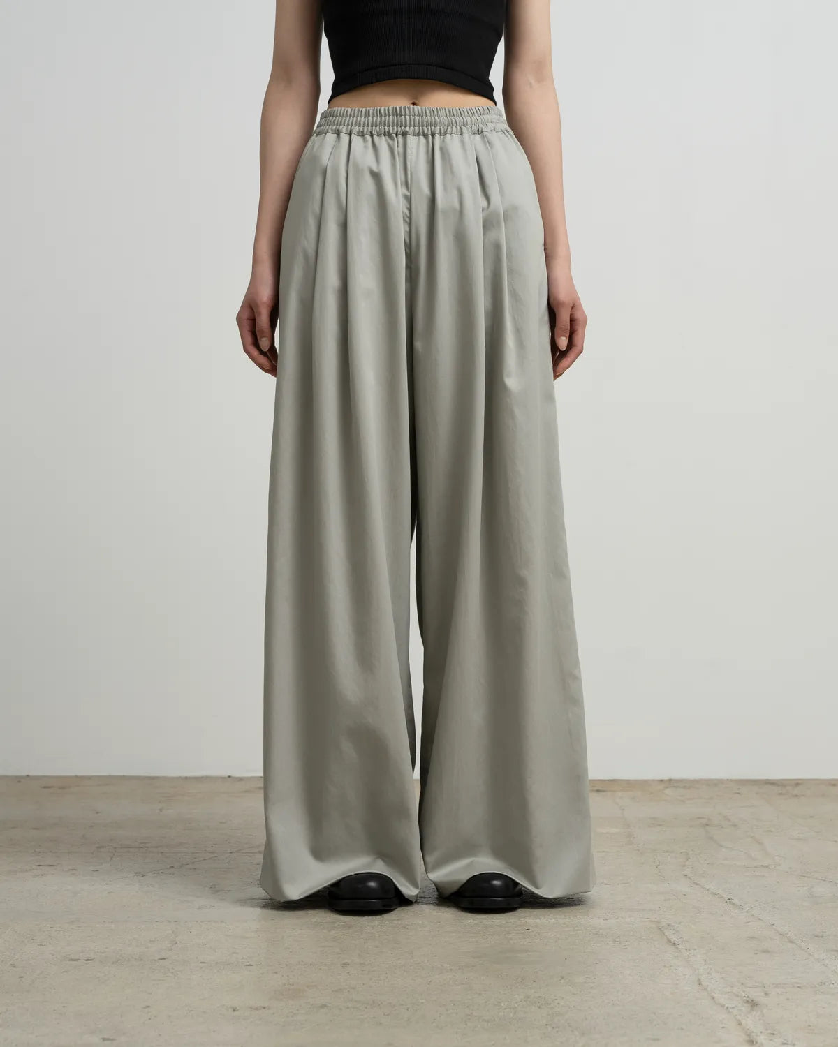 Graphpaper / Silicon Poplin Two Tuck Easy Wide Pants (GL263-40200)