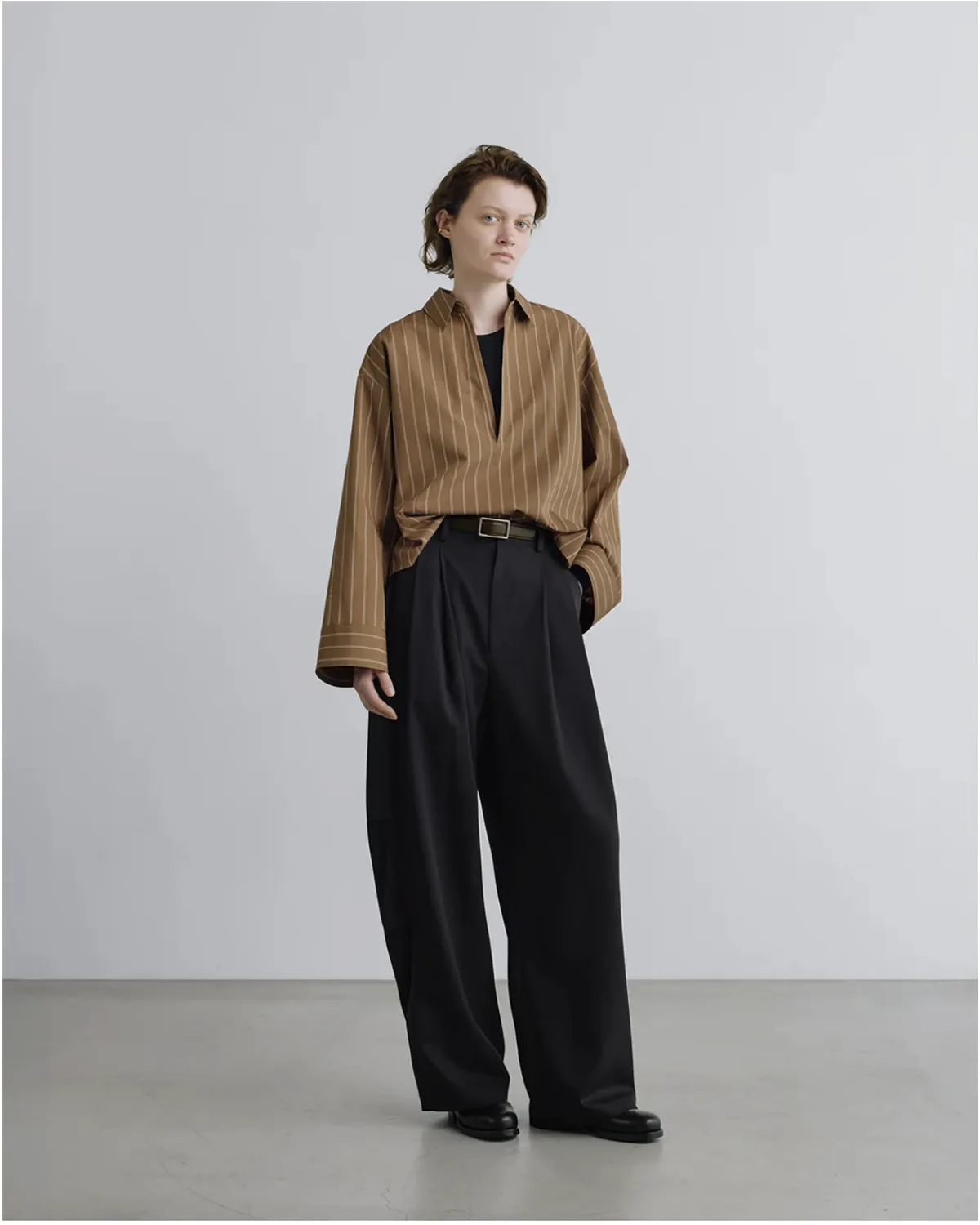 Graphpaper / SIDOGRAS Brown Stripe Short Skipper Blouse (GL263-50349)