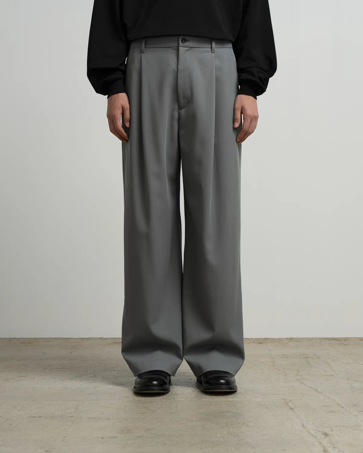 Graphpaper / Techno Wool Twill Wide Tapered Trousers (GM263-40393)