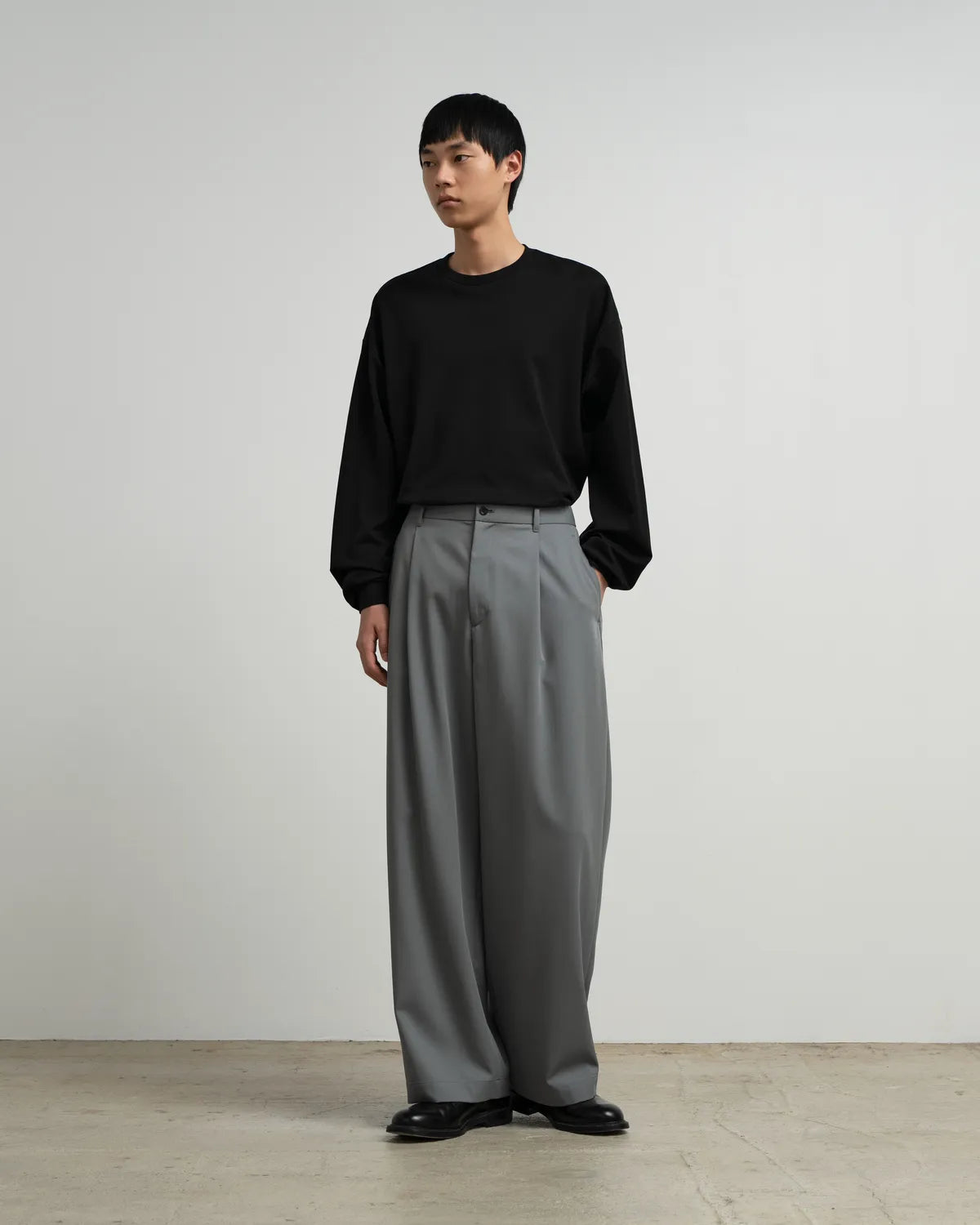 Graphpaper / Techno Wool Twill Wide Tapered Trousers (GM263-40393)