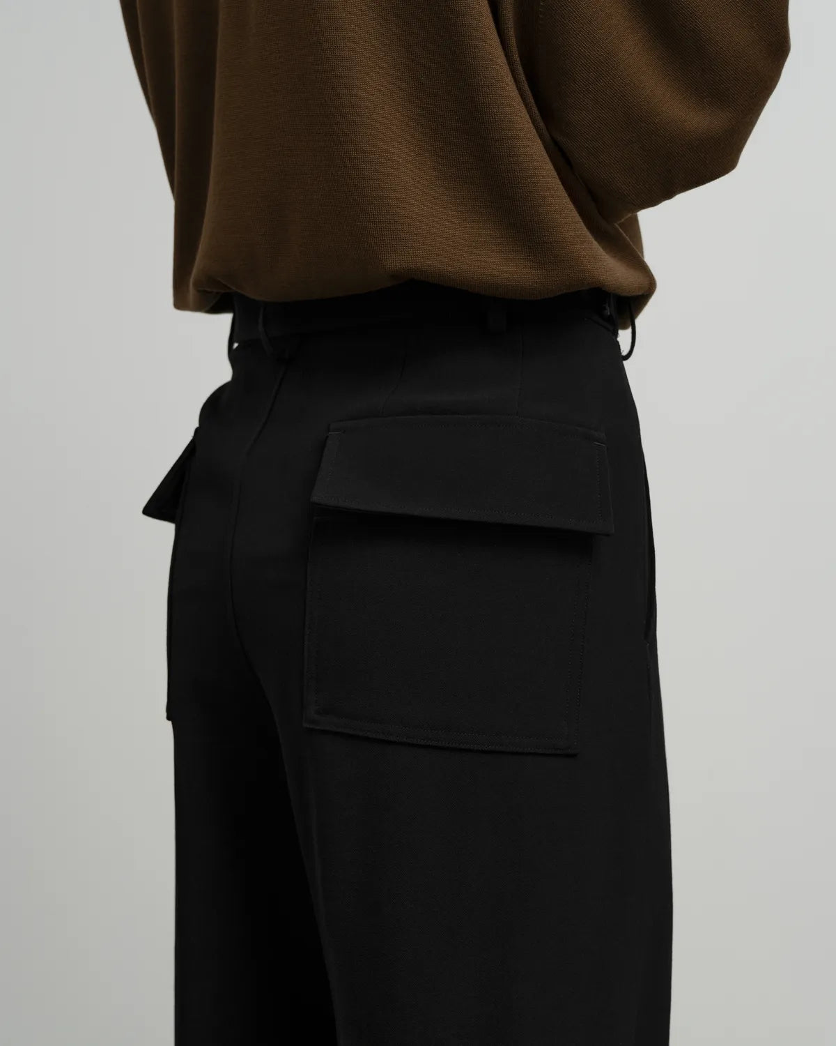 Graphpaper / Back Satin Wool Gabardine Adjustable Trousers (GM263-40401)