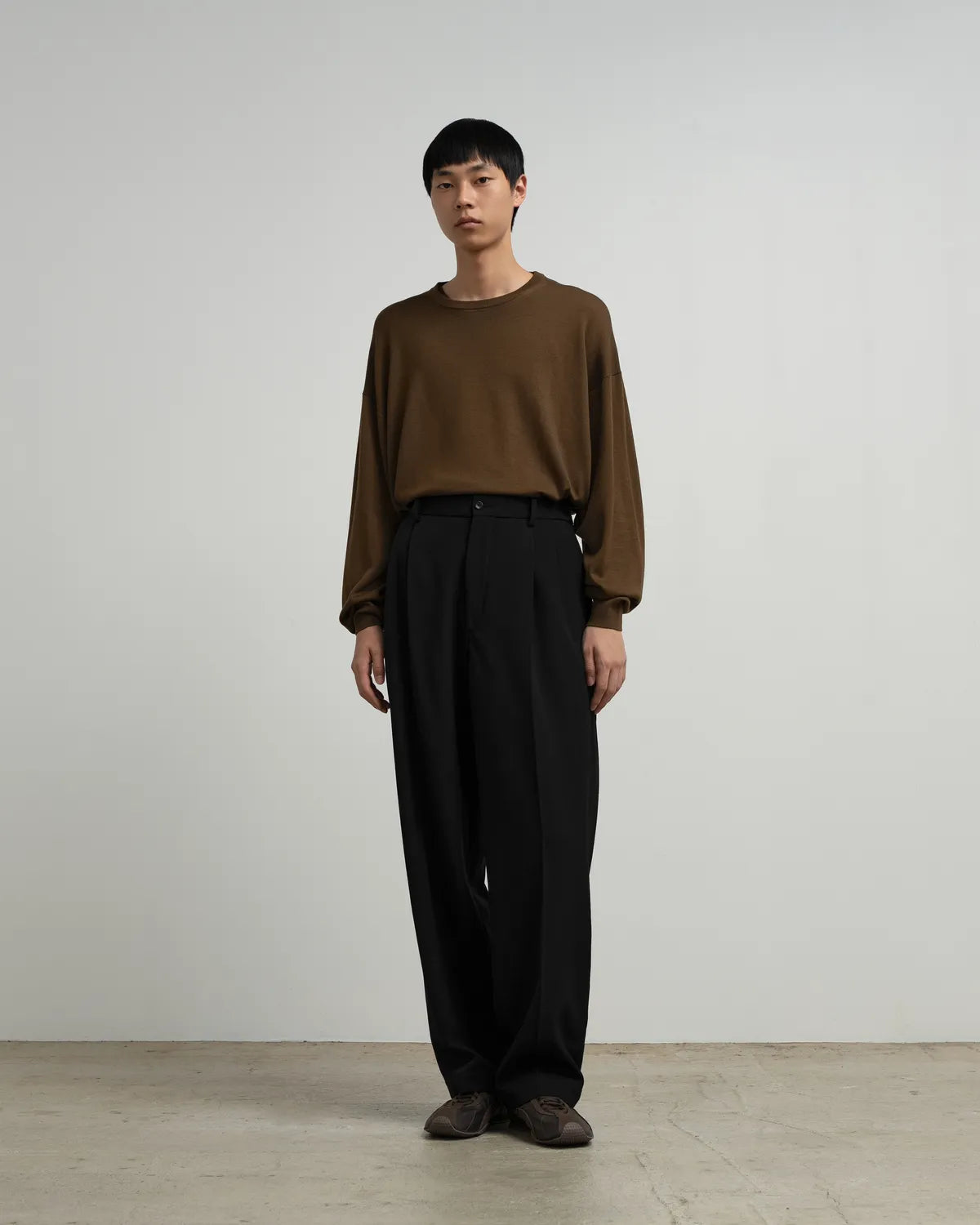 Graphpaper / Back Satin Wool Gabardine Adjustable Trousers (GM263-40401)