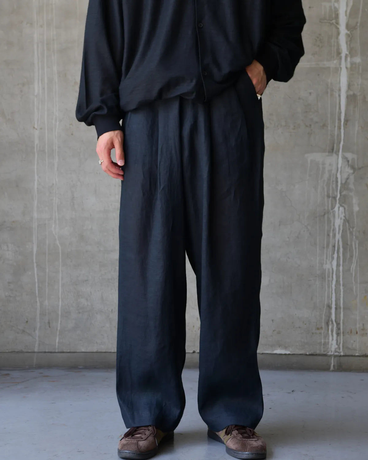MARKAWARE / Hemp Shirting / Double Pleated Easy Trousers (A26B05PT01C)