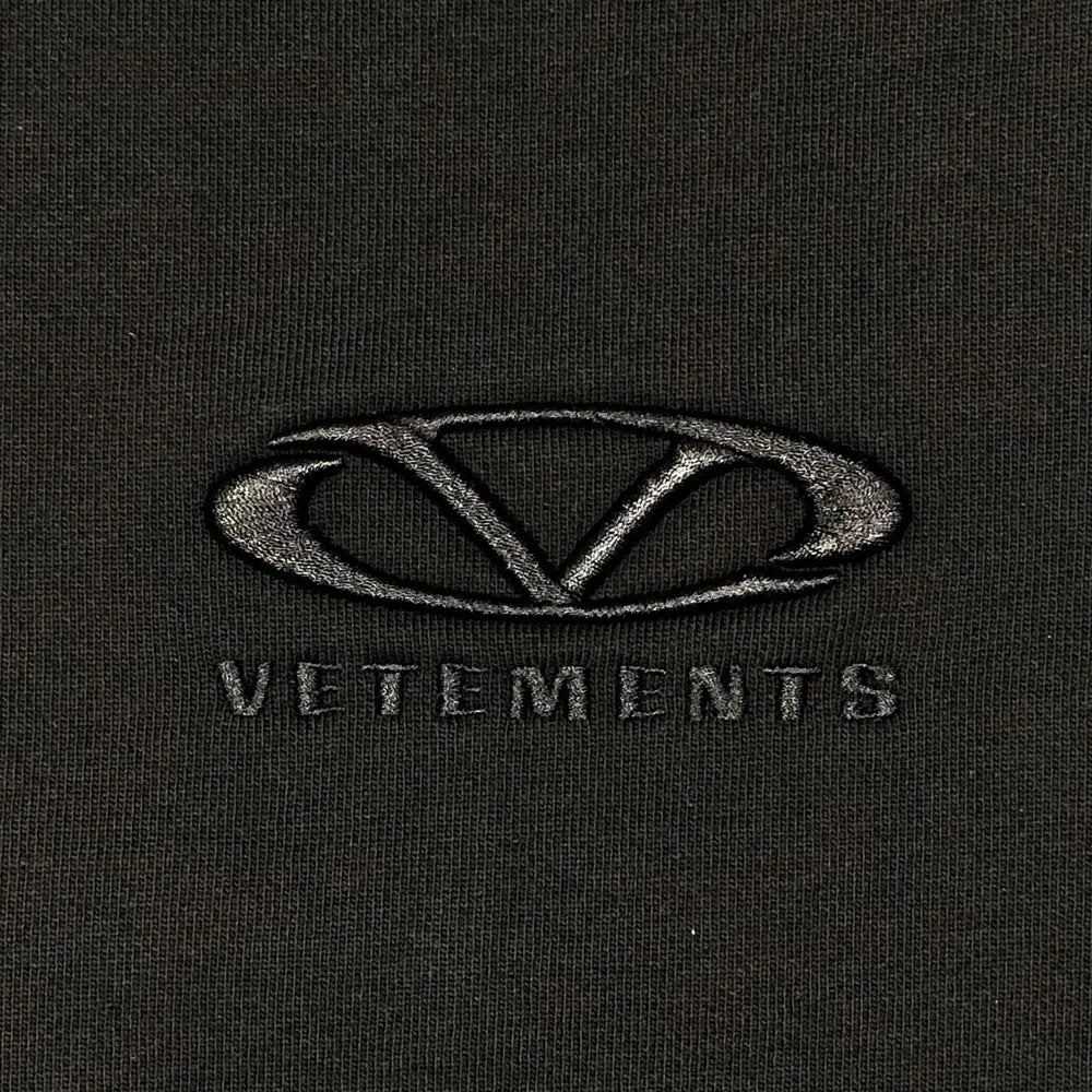 VETEMENTS / OVAL LOGO CROPPED CREWNECK (UA66CW600BB1302)