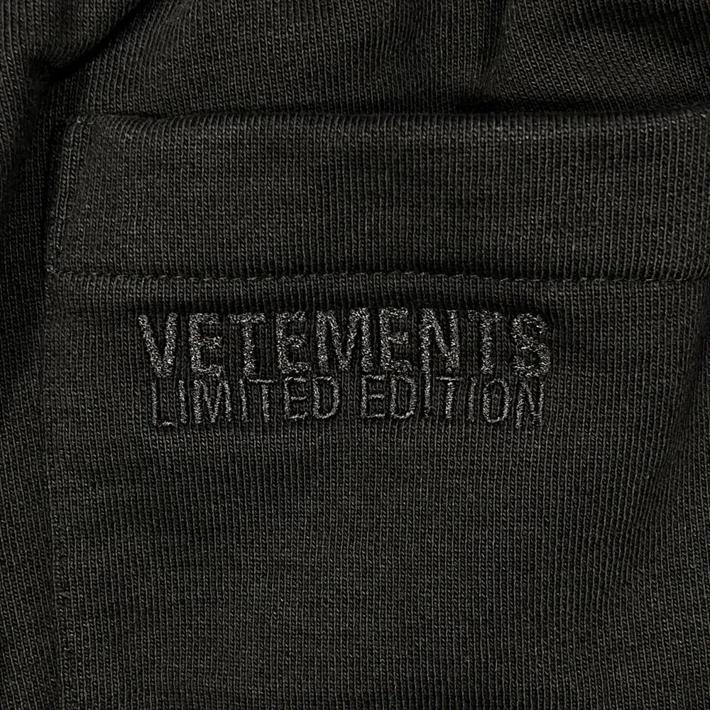 VETEMENTS / OVAL LOGO SHORTS (UA66SS600BB1302)