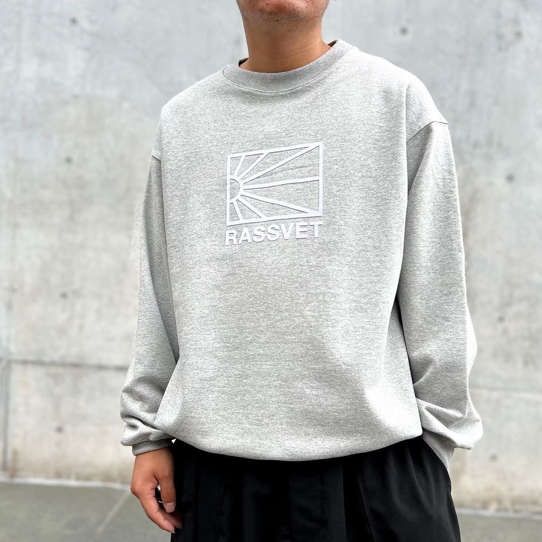 RASSVET / LOGO CREWNECK SWEATSHIRT