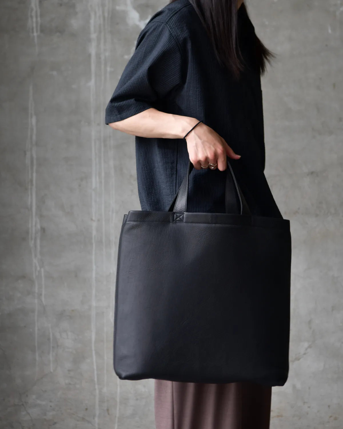 Aeta / DOUBLE FACED SHOULDER TOTE M (DA53)
