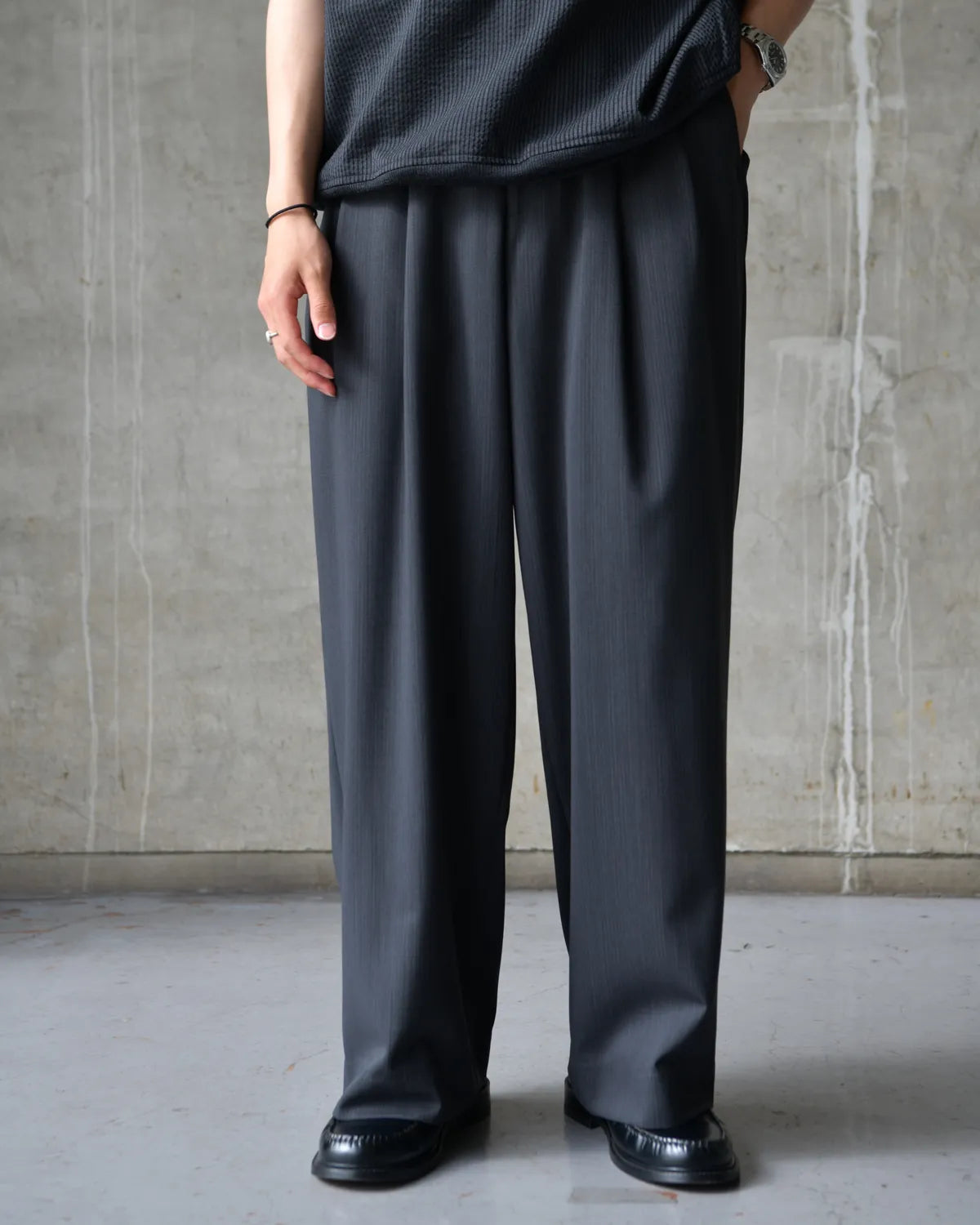 marka / Wool High Twist Tropical / Two Tuck Military Trousers (M26B08PT02C)