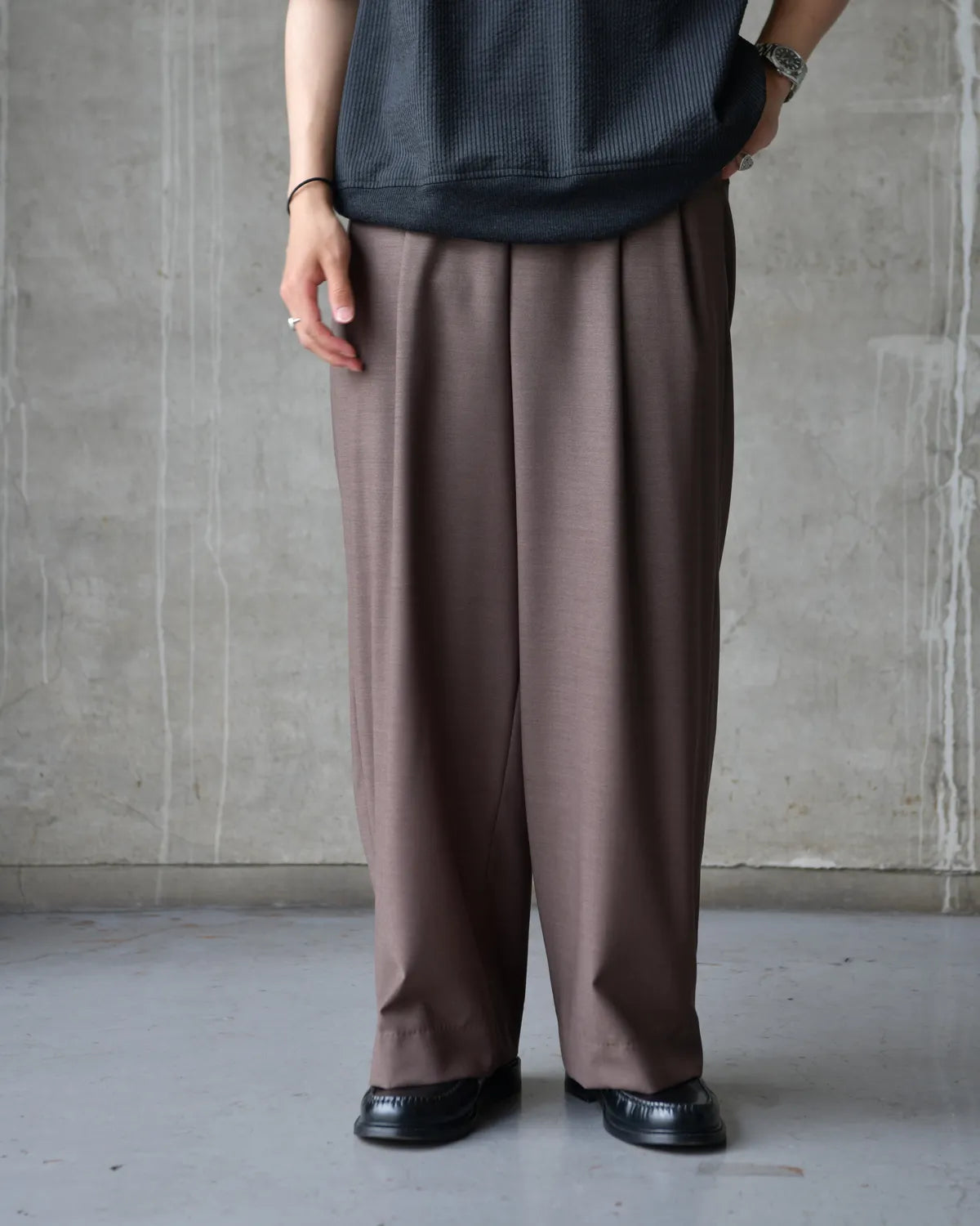 marka / Wool High Twist Tropical / Two Tuck Military Trousers (M26B08PT02C)