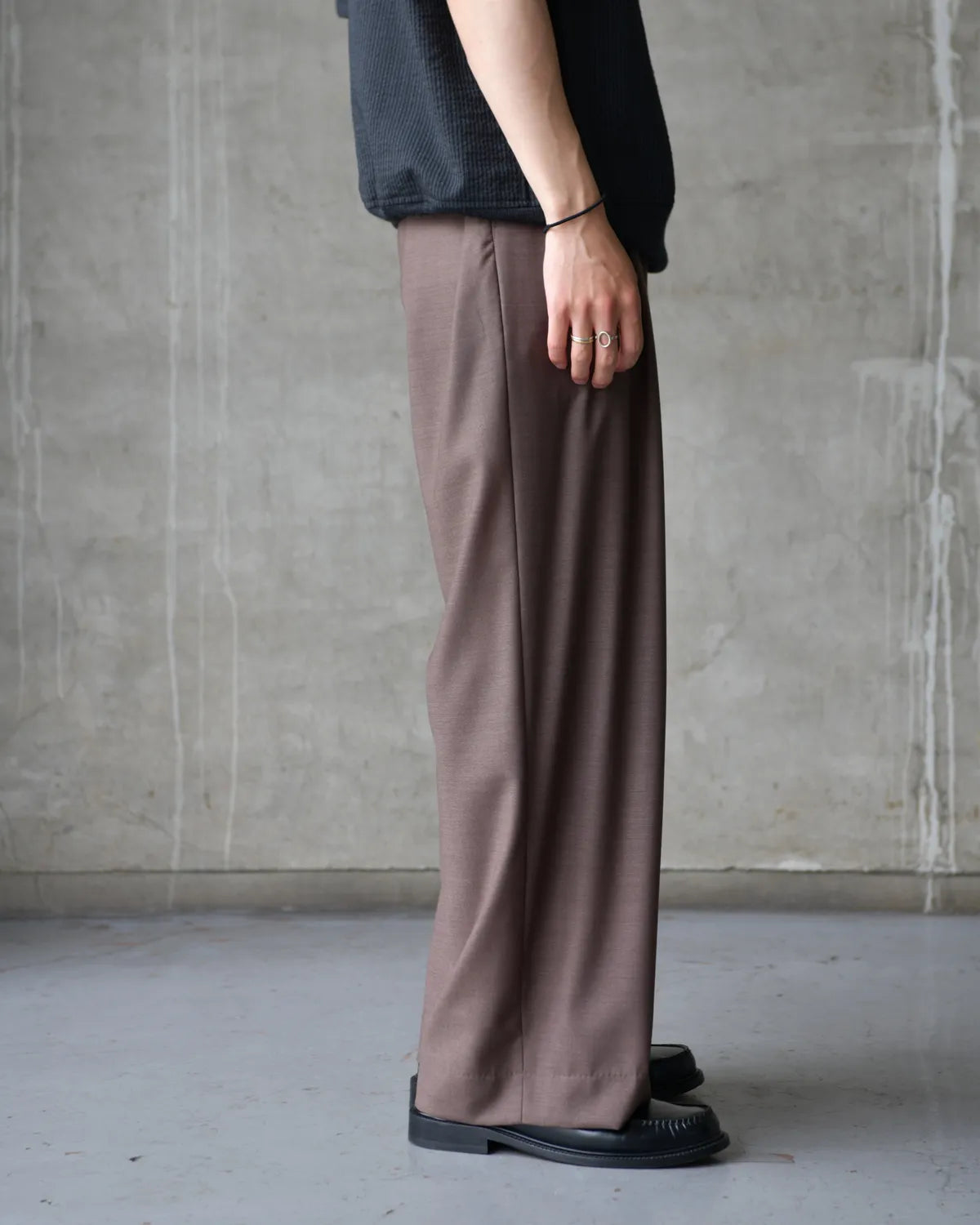 marka / Wool High Twist Tropical / Two Tuck Military Trousers (M26B08PT02C)