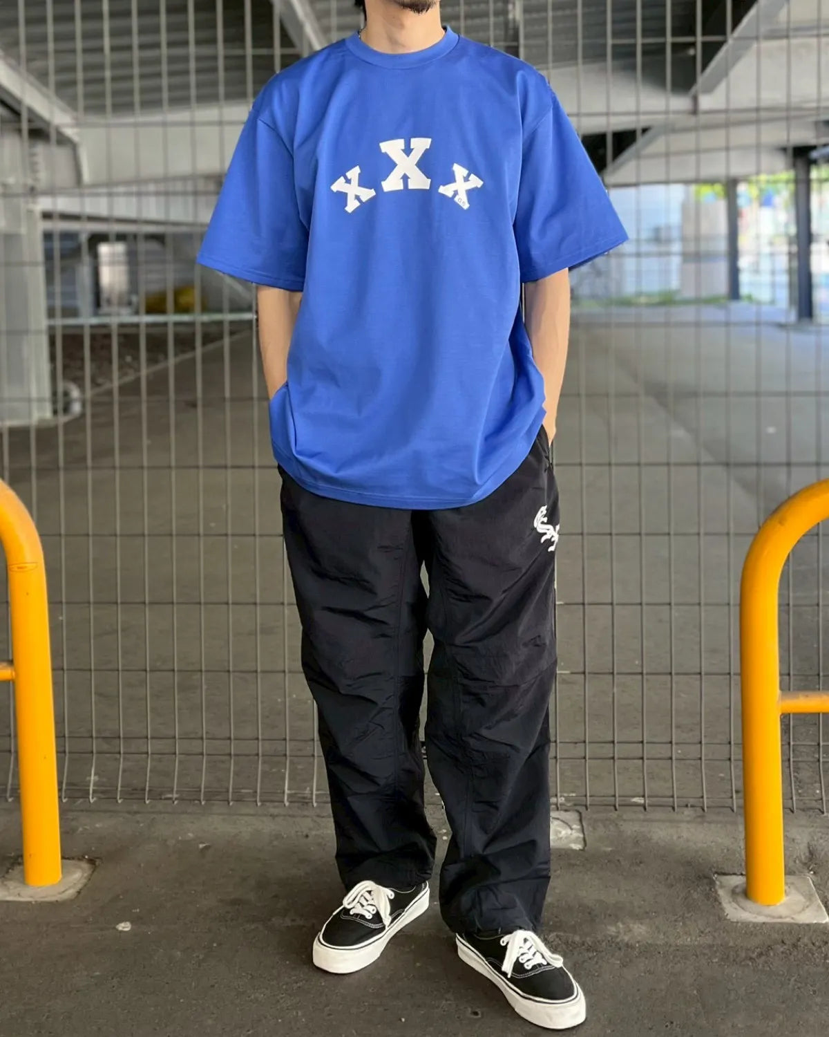 GOD SELECTION XXX コンテナ　BLACK × BLUE GOD SELECTION XXX(ゴッドセレクショントリプルエックス) / T-SHIRT