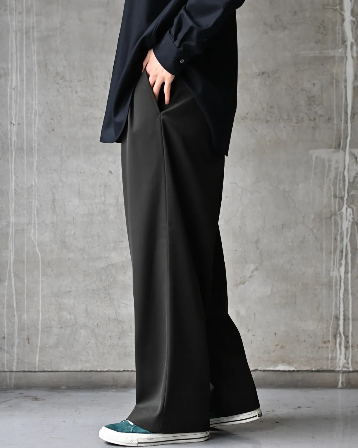 marka / Wool Gabardine Washer Tumbler / Double Pleated Wide Trousers (M26D07PT01C)