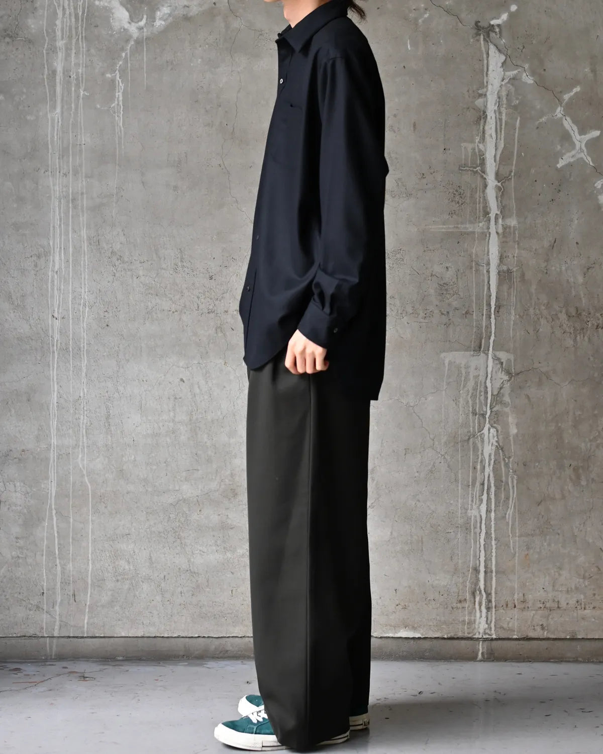 marka / Wool Gabardine Washer Tumbler / Double Pleated Wide Trousers (M26D07PT01C)