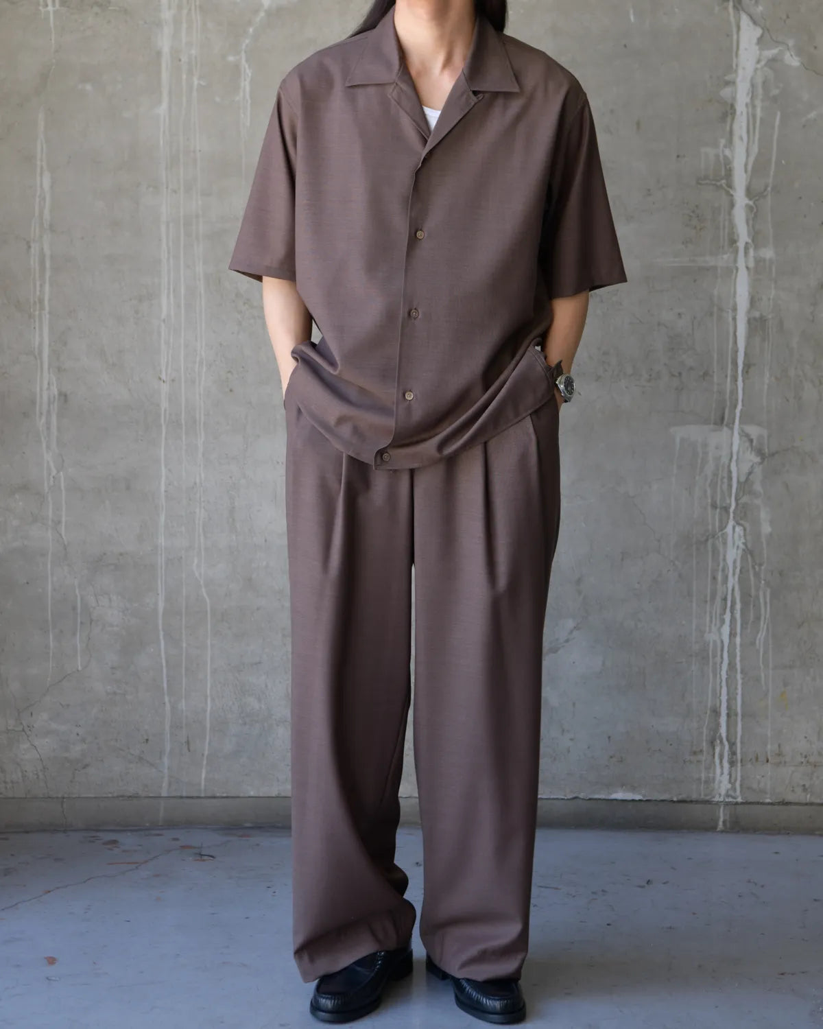 marka / Wool High Twist Tropical / Open Collar S/S Shirt With Hem Tab (M26B08SH02B)