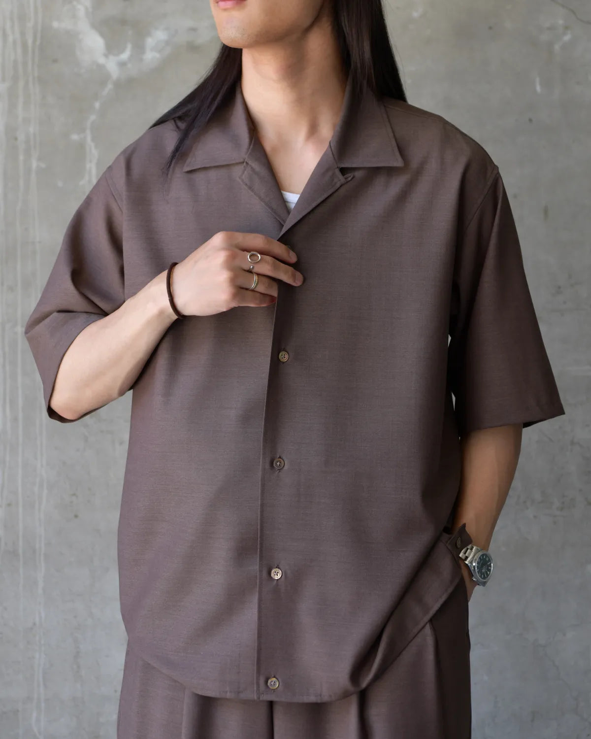 marka / Wool High Twist Tropical / Open Collar S/S Shirt With Hem Tab (M26B08SH02B)