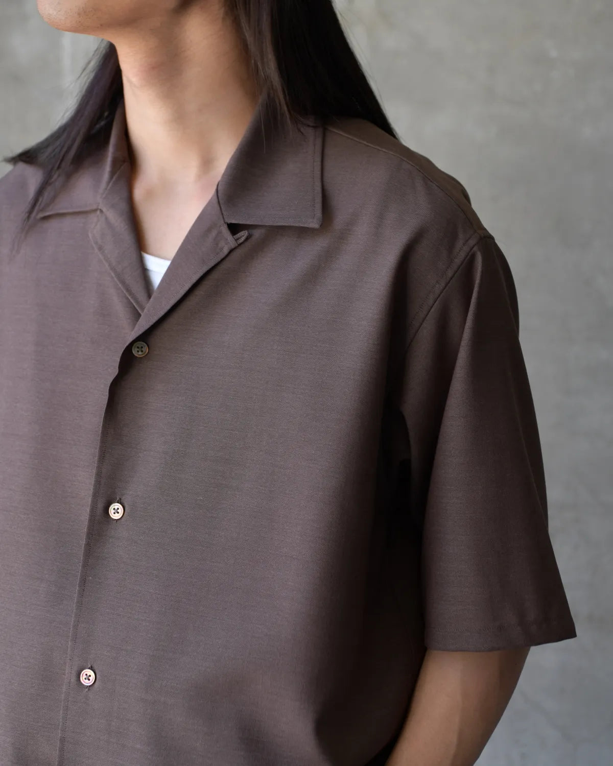 marka / Wool High Twist Tropical / Open Collar S/S Shirt With Hem Tab (M26B08SH02B)