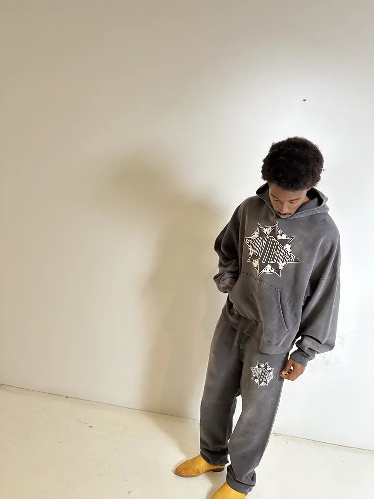 ©︎SAINT Mxxxxxx / × DENIM TEARS  SWEAT PANTS (SM-YS1-0000-C47)