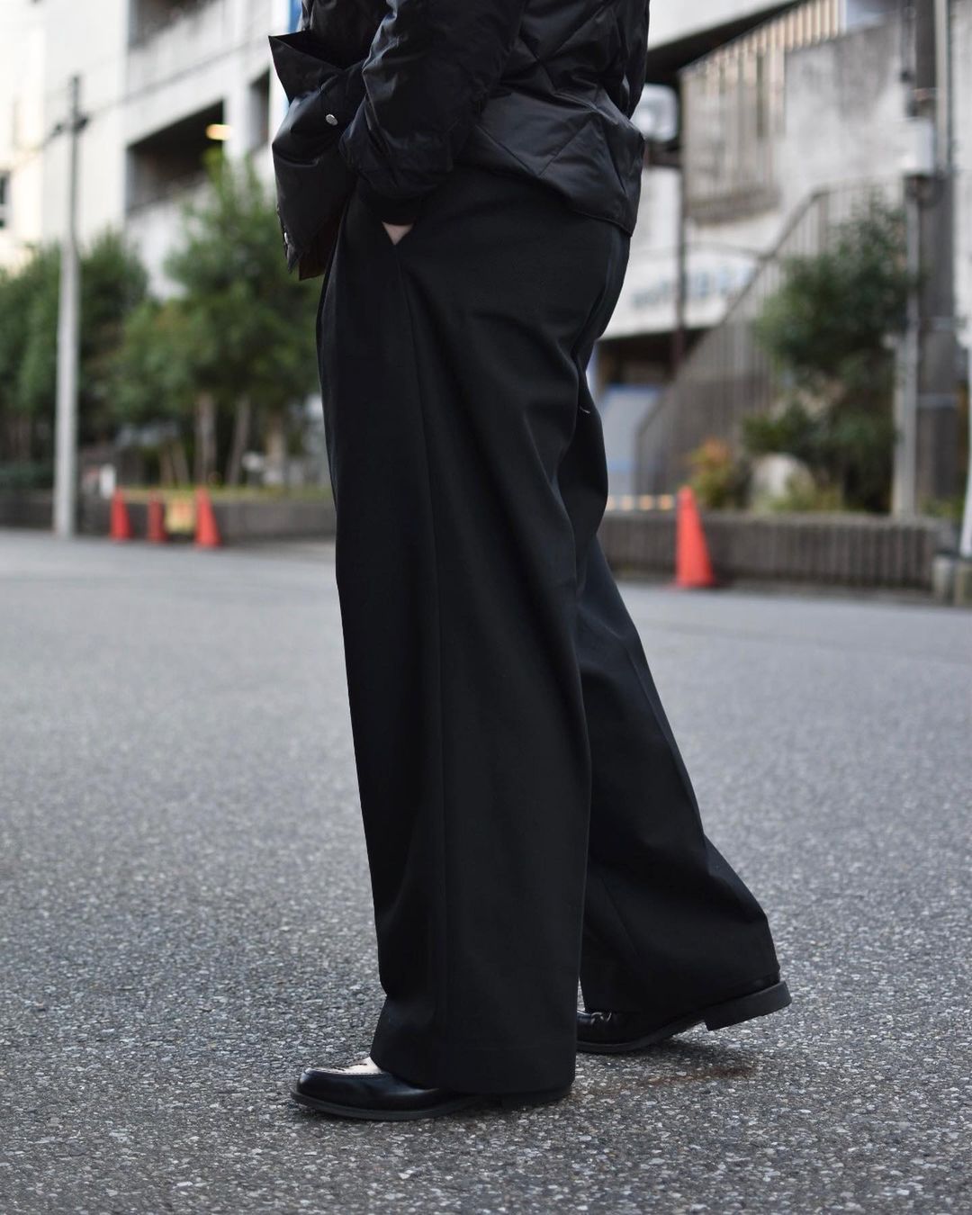 MARKAWARE（マーカウェア） / TRIPLE PLEATED WIDE TROUSERS | 公式 