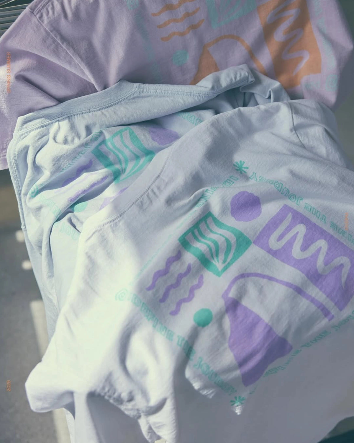 PHEENY / Printed S/S Tee "Journey" (PS26-CS16)