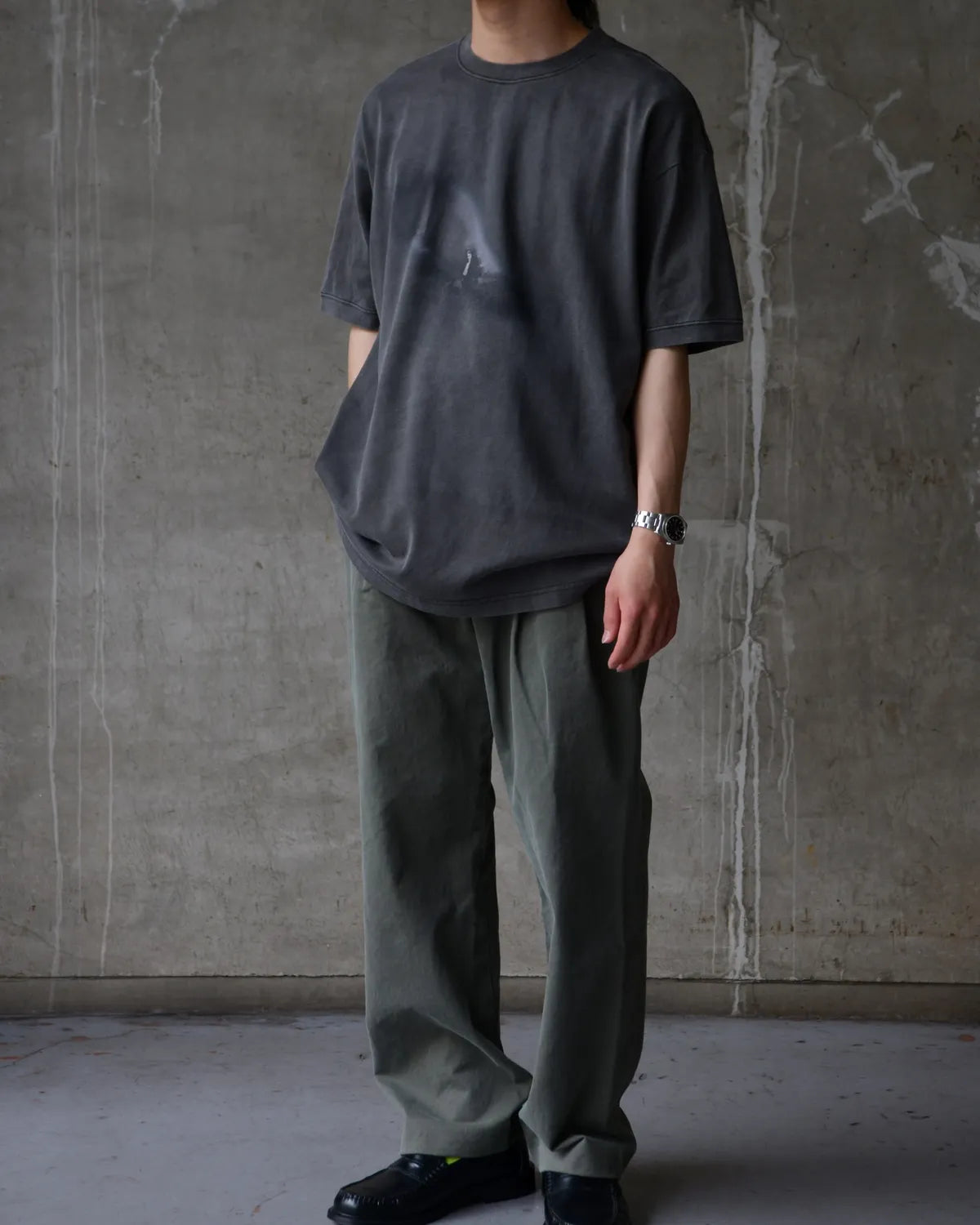 ISSUETHINGS / T-SHIRTS (26a/108-c-04)