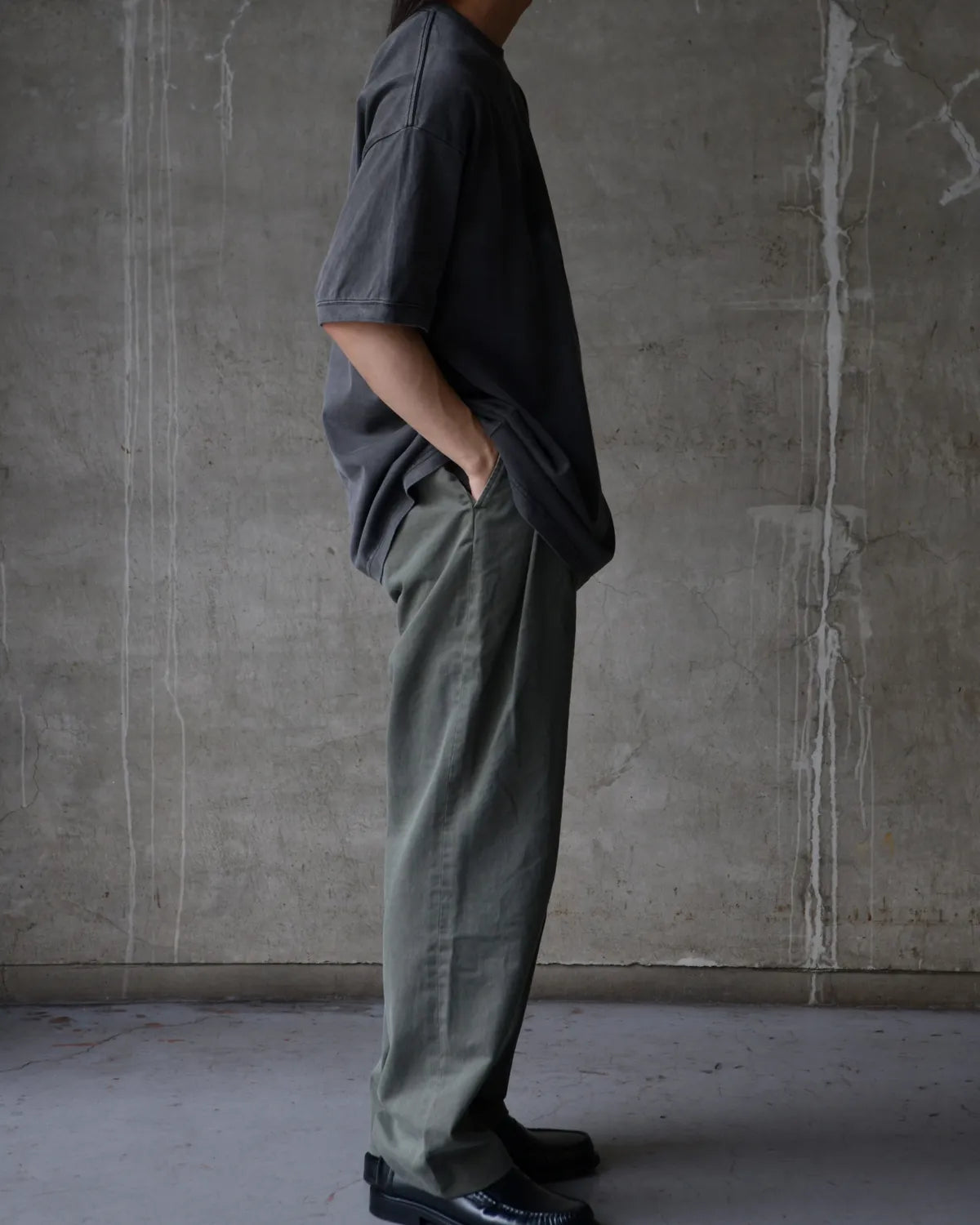 ISSUETHINGS / T-SHIRTS (26a/108-c-04)