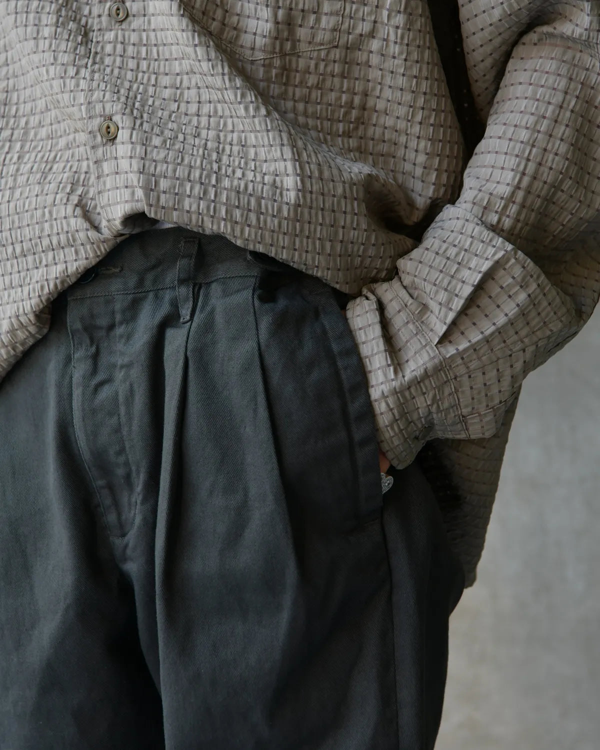 NONNATIVE / OFFICER CHINO TROUSERS COTTON TWILL PIGMENT DYE (NN-P4816)