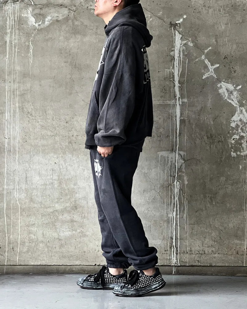 ©︎SAINT Mxxxxxx / × DENIM TEARS  SWEAT PANTS (SM-YS1-0000-C47)