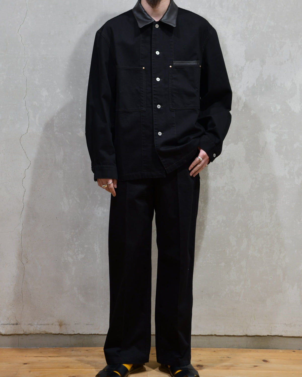 LEMAIRE(ルメール) / WORKWEAR OVERSHIRT WITH LEATHER COLLAR | 公式 LEMAIRE(ルメール) / WORKWEAR OVERSHIRT WITH LEATHER COLLAR | 公式