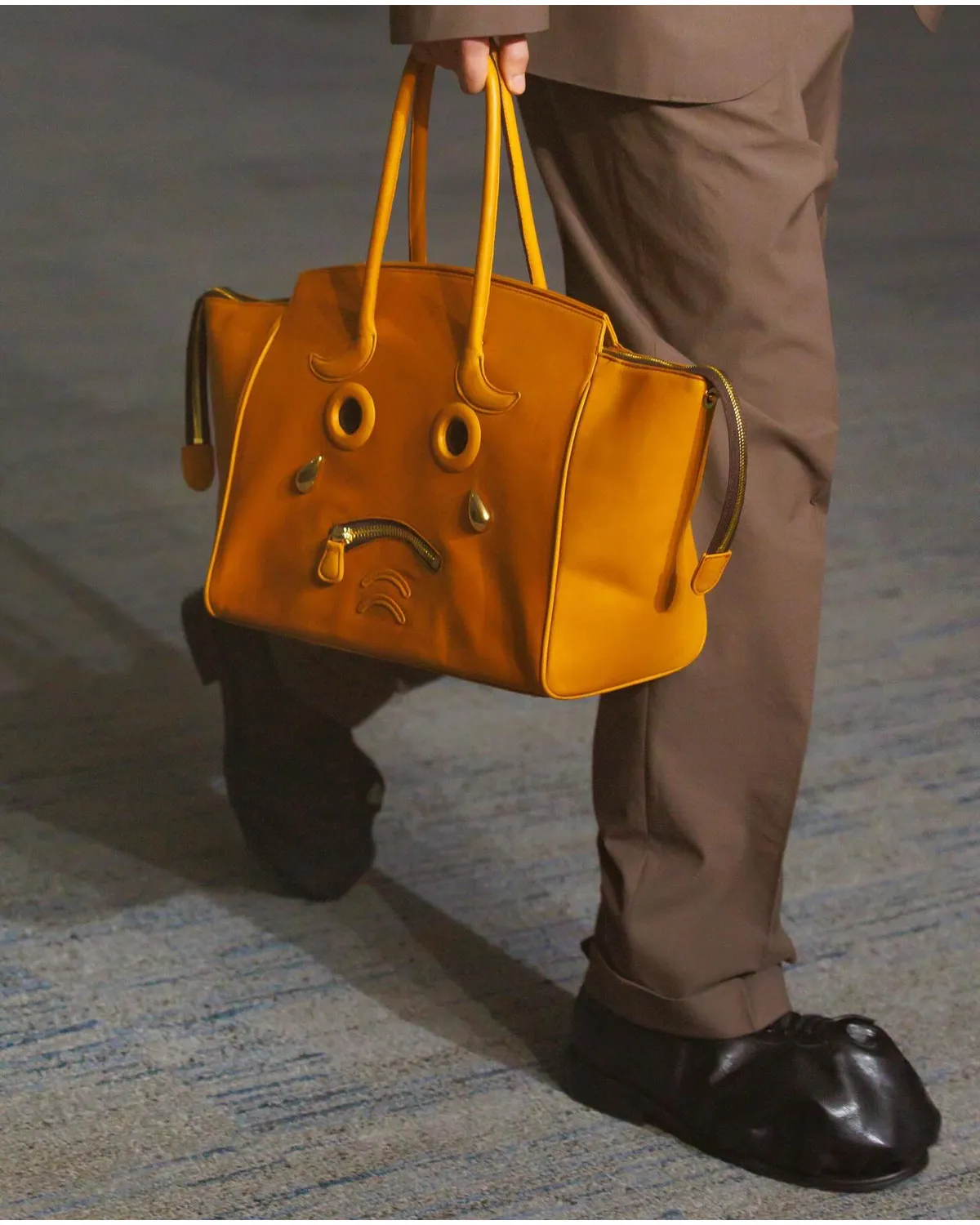 doublet / PLEADING EMOJI LEATHER BAG (26AW73BG87)