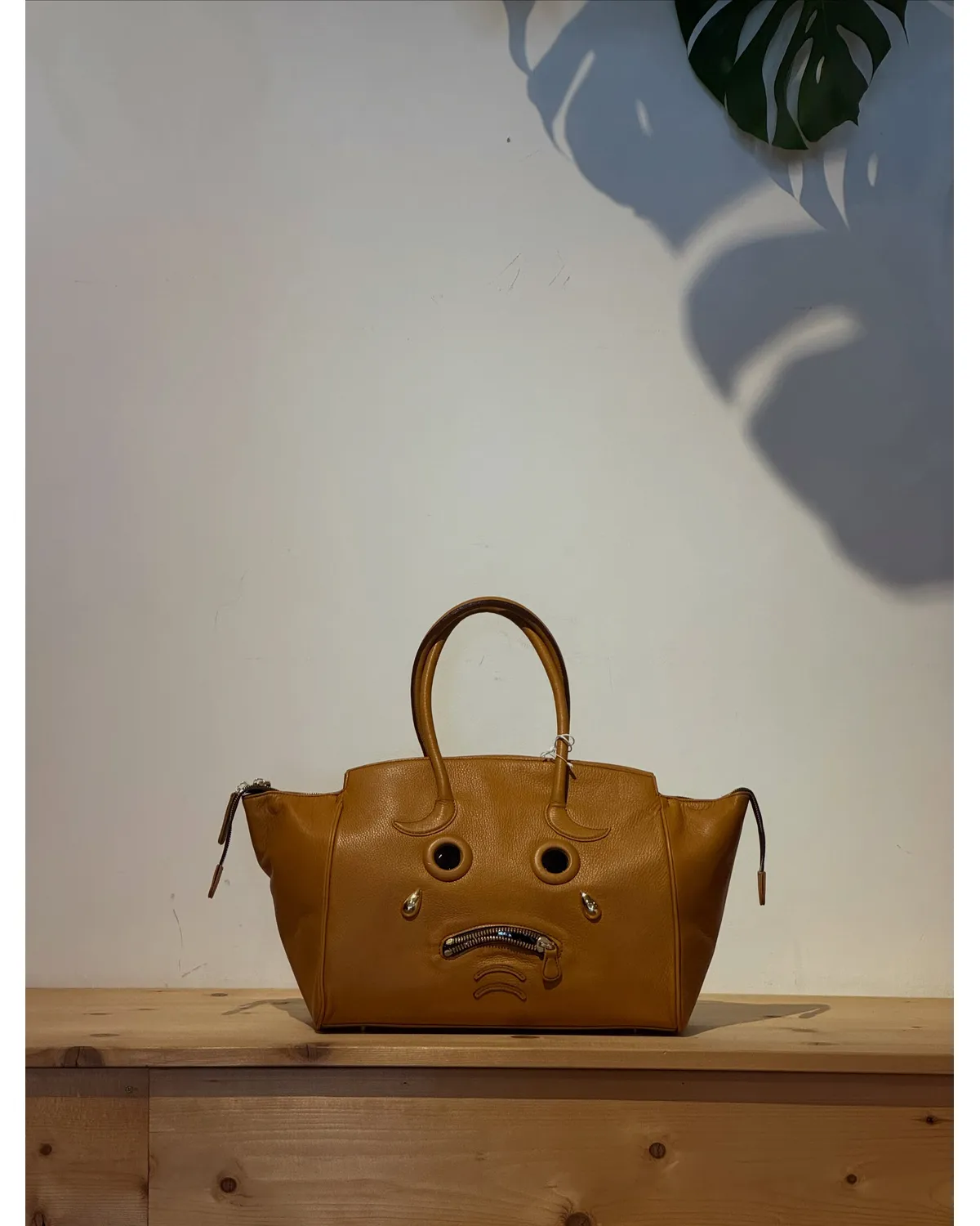doublet / PLEADING EMOJI LEATHER BAG (26AW73BG87)