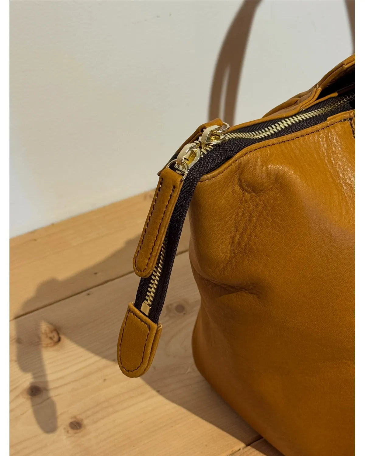 doublet / PLEADING EMOJI LEATHER BAG (26AW73BG87)