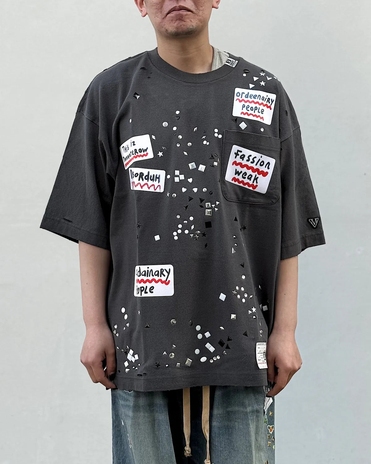 Maison MIHARA YASUHIRO / Embellished Sticker T-shirt (A16TS592)